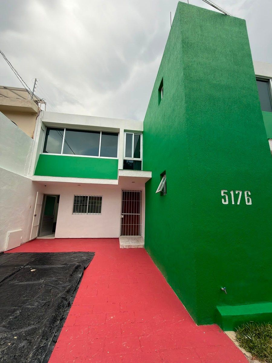 Casa acondicionada para oficinas a puerta cerrada, foto 1 de 12