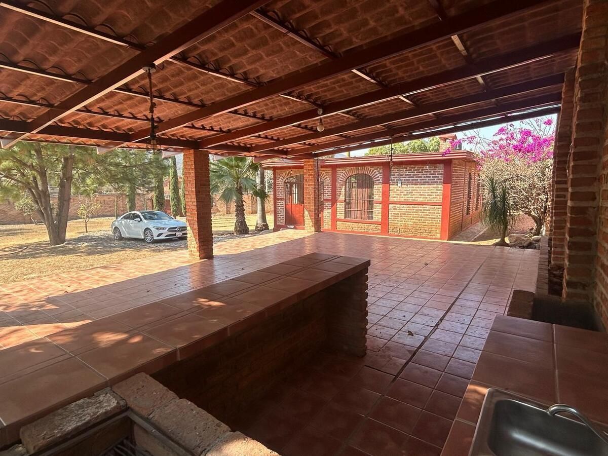 VENDA DE CASA, TERRENO AMPLO, À BEIRA DA ESTRADA, IXTLAHUACÁN DE LOS MEMBRILLOS, foto 1 de 25