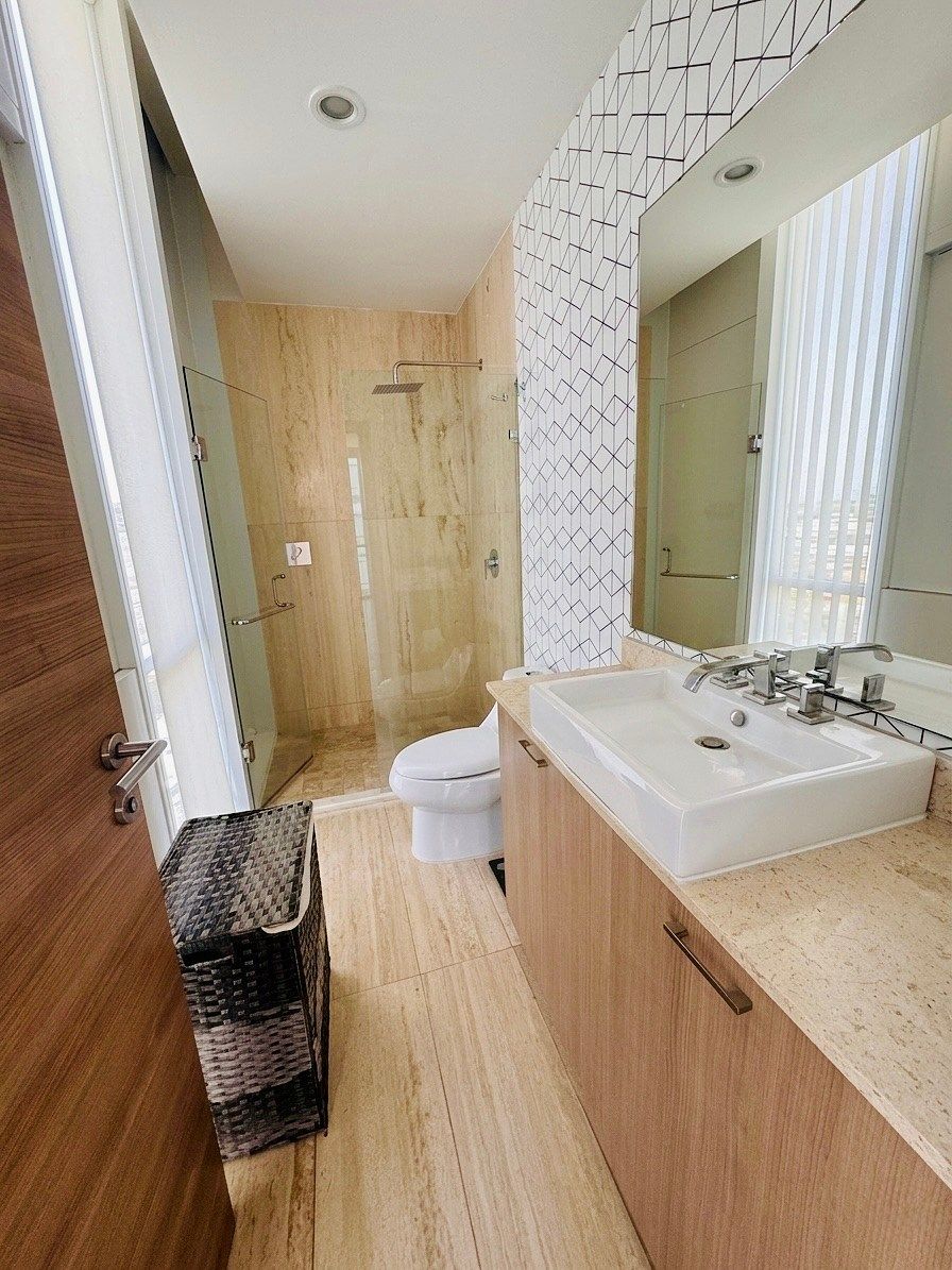 Baño principal, foto 10 de 12