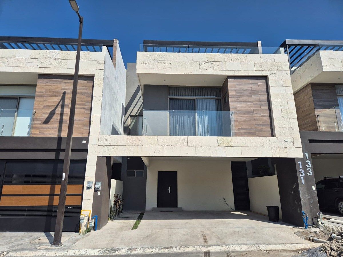 RENTA EN PRIVADA CUMBRES LA JOYA $ 28,000 3 REC 3.5 BAÑ - CEL 8114874140, foto 1 de 31