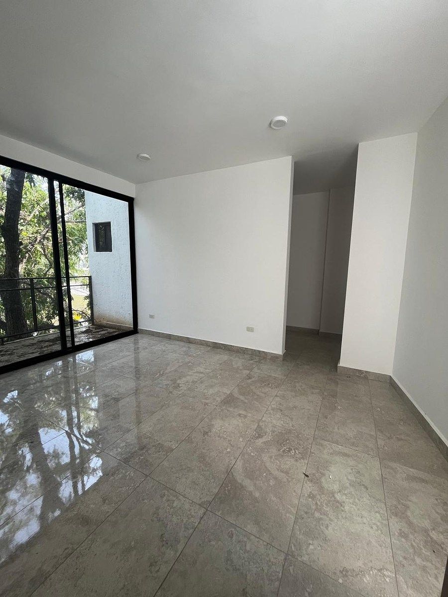 House in El Yerbaniz, Santiago, photo 2 of 15
