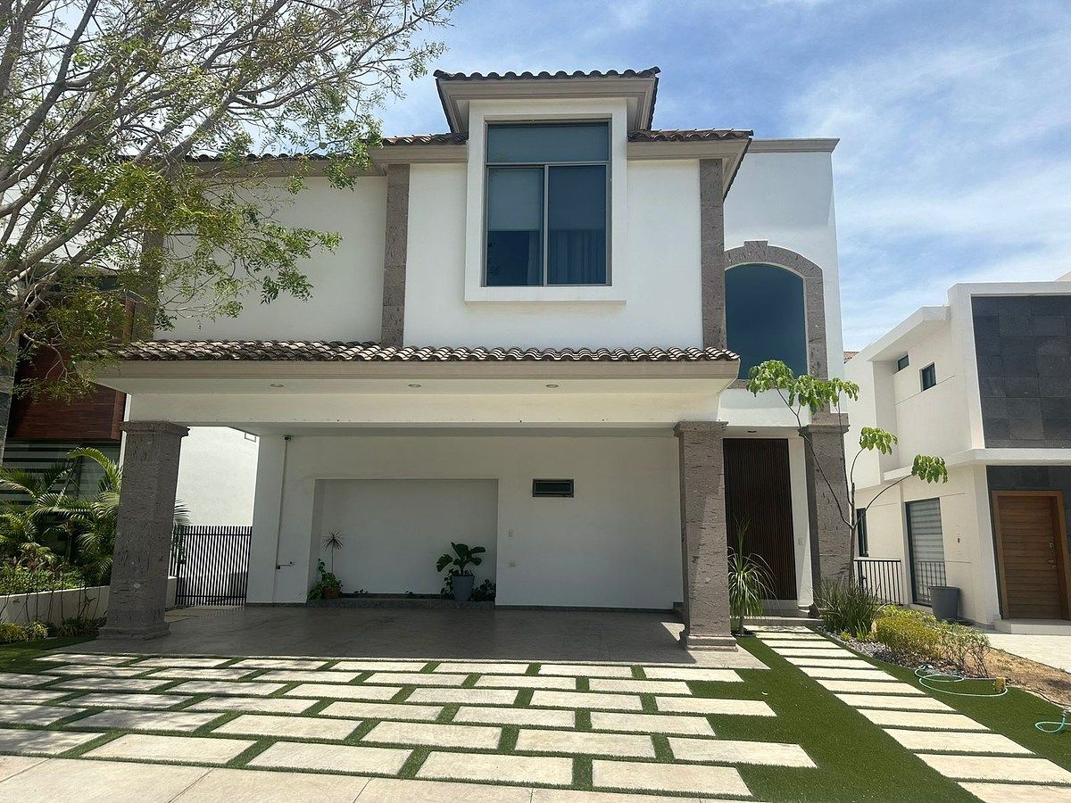 Fachada de la Casa, foto 1 de 10