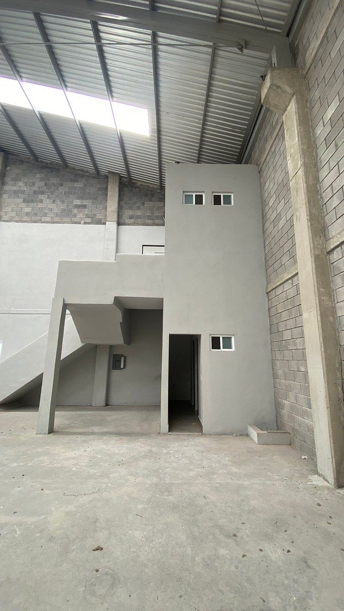 escaleras a segundo piso baño de empleados, foto 13 de 13