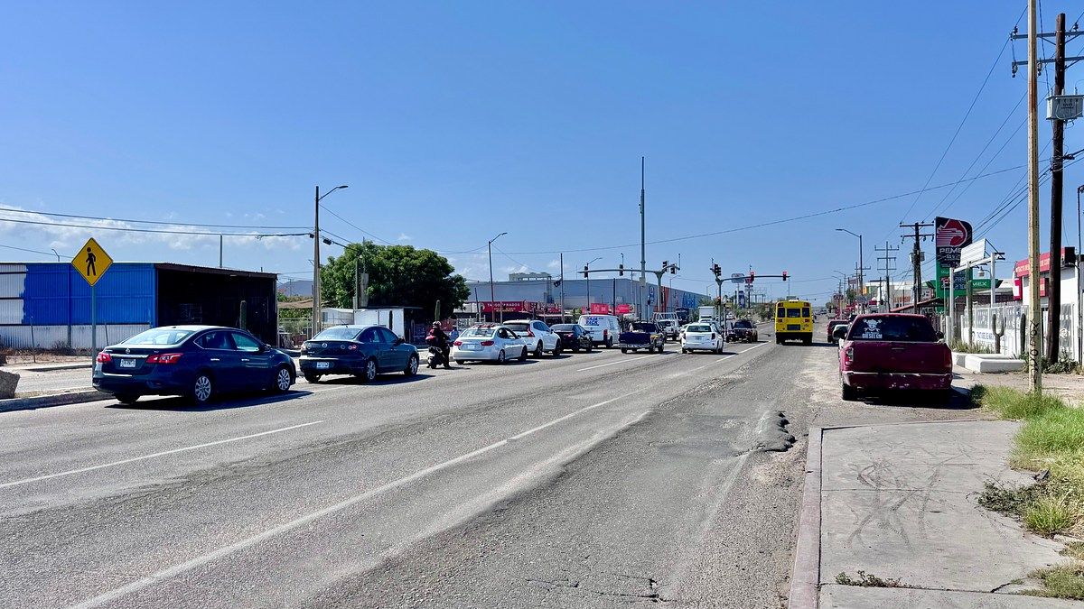 Pista a la izquierda, esquina, se encuentra un Chedraui, foto 7 de 40