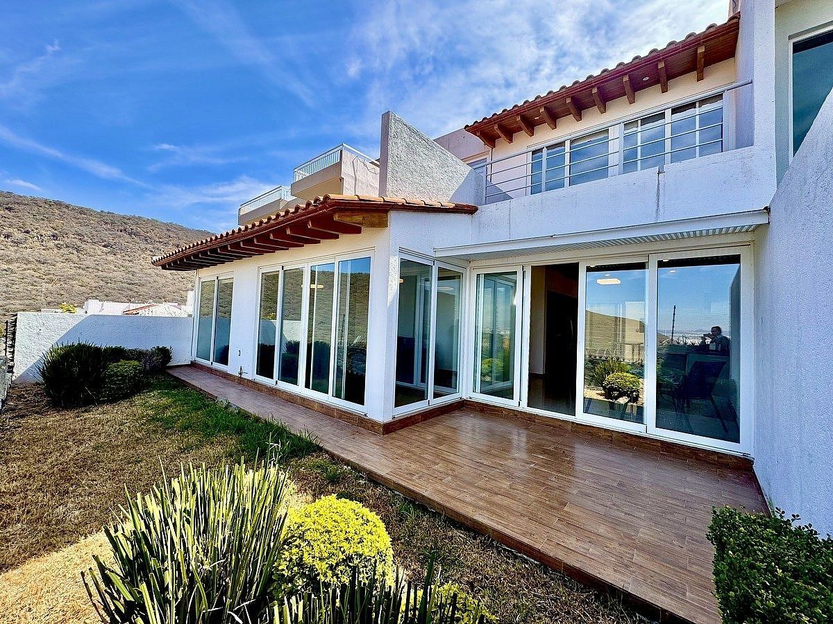 CASA EN VENTA CUMBRES CIMATARIO vista a la reserva, foto 1 de 26