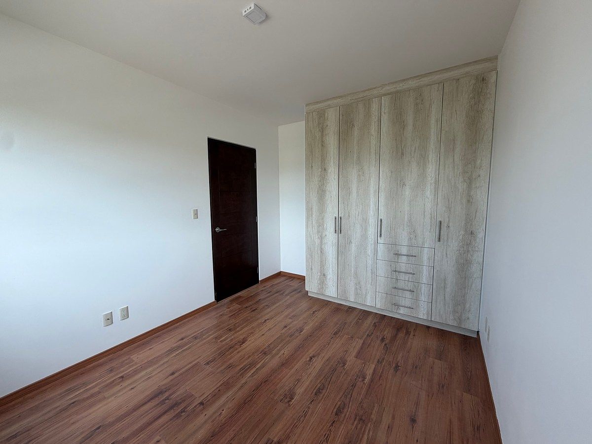 Segunda habitación con clóset, foto 22 de 34