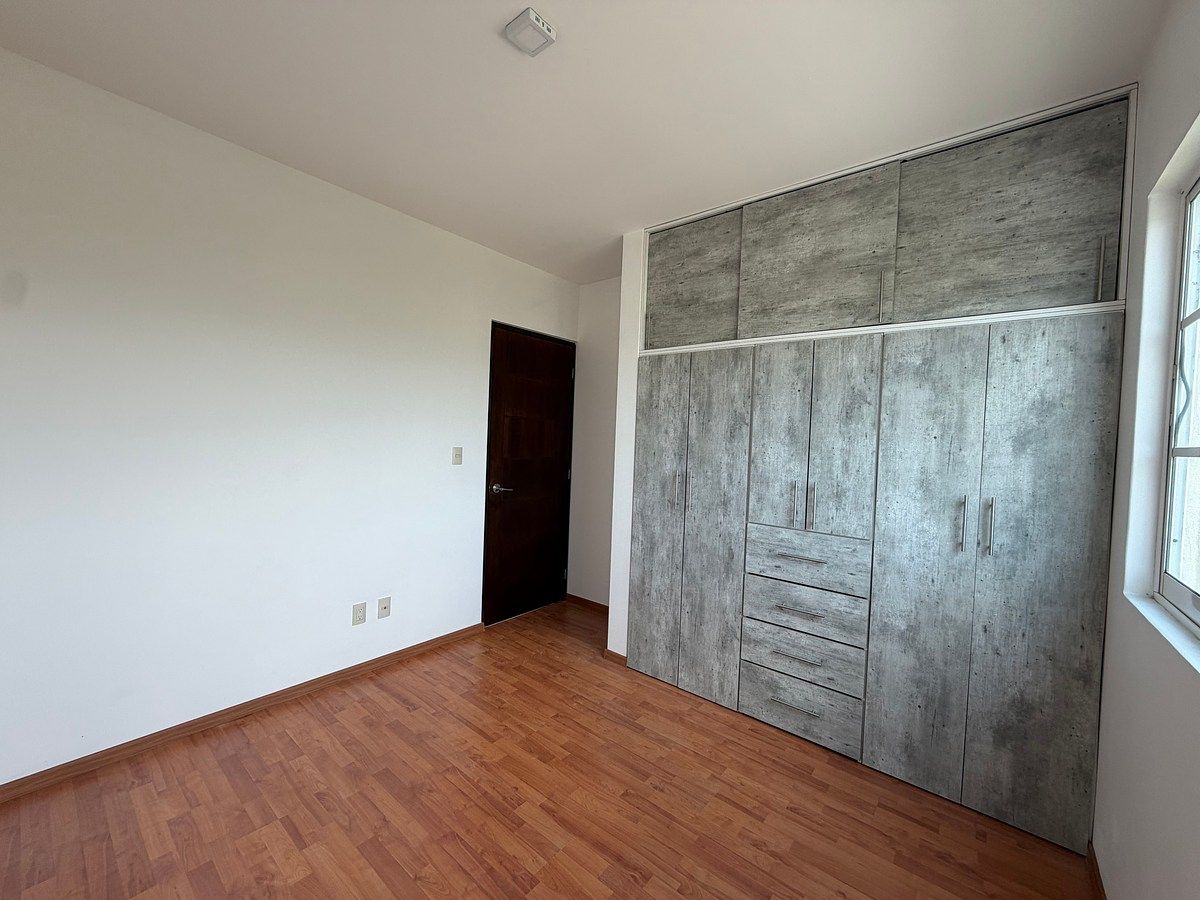 Tercera habitación con clóset, foto 24 de 34