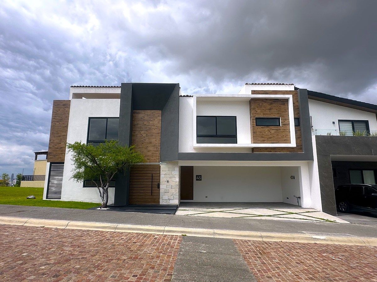 BEAUTIFUL HOUSE FOR SALE WITH BEDROOM ON GROUND FLOOR IN GREAT RESERVE, photo 1 of 31