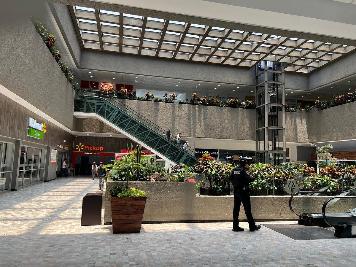 Shopping Mall Space in Bosque de las Lomas, Miguel Hidalgo, photo 2 of 17
