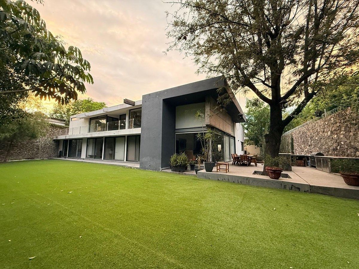 Beautiful Magazine House, photo 1 of 18