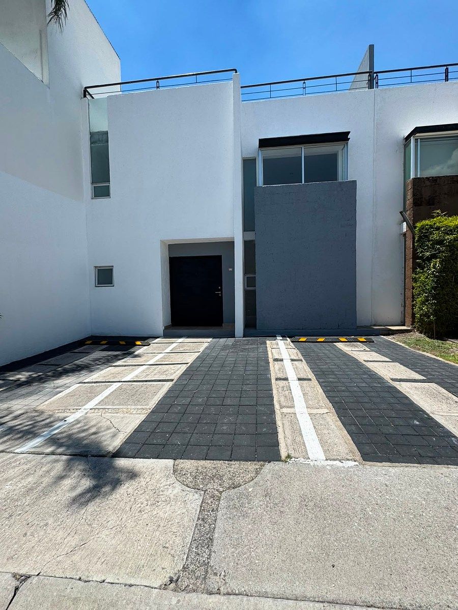 HOUSE FOR SALE VILLAS DE SANTA FE, photo 1 of 11