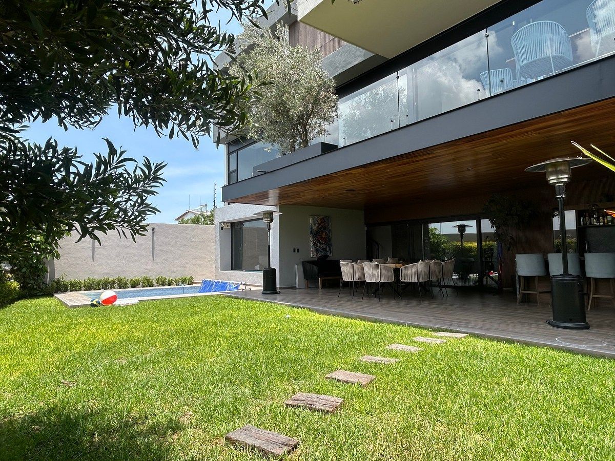 MAGAZINE HOUSE / Large, Modern and Luxurious, photo 1 of 31