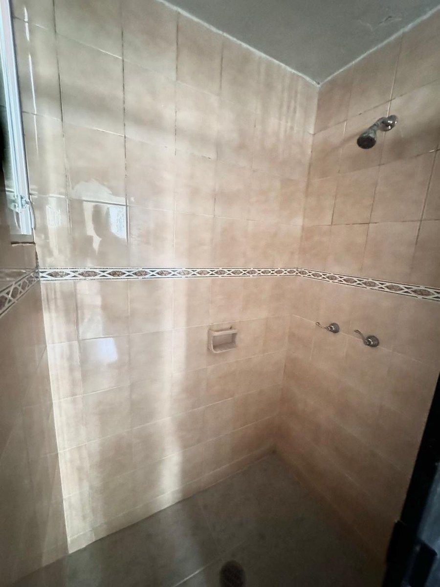 Baño, photo 7 of 11