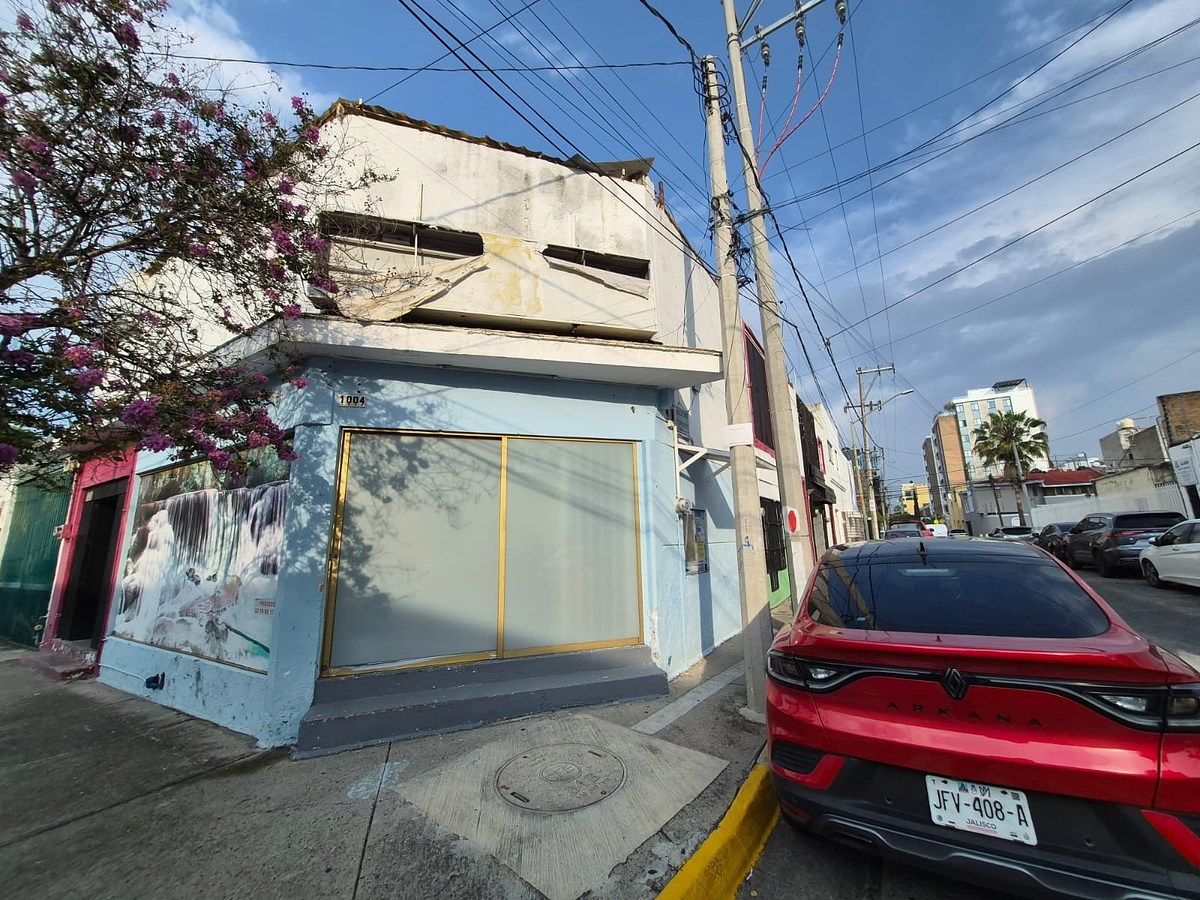 MIXED-USE PROPERTY FOR SALE – STEPS AWAY FROM MIDTOWN, photo 1 of 18