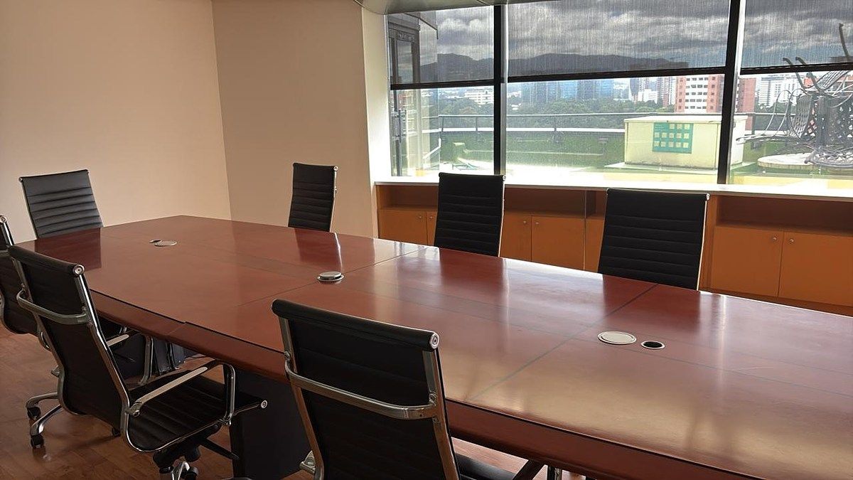 Oficina En Venta Con 763 mts En Zona 10, foto 1 de 14