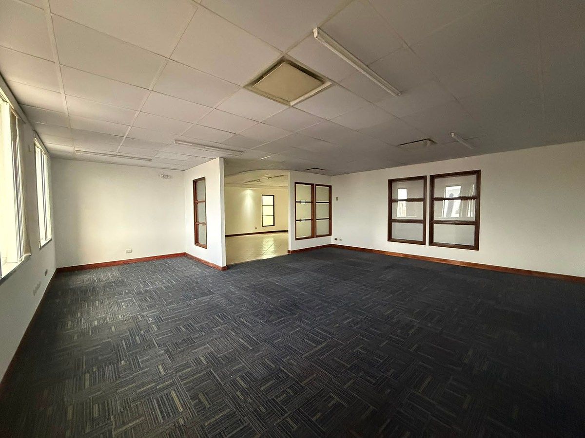 Oficina En Venta Con 216 mts En Zona 10, foto 1 de 6