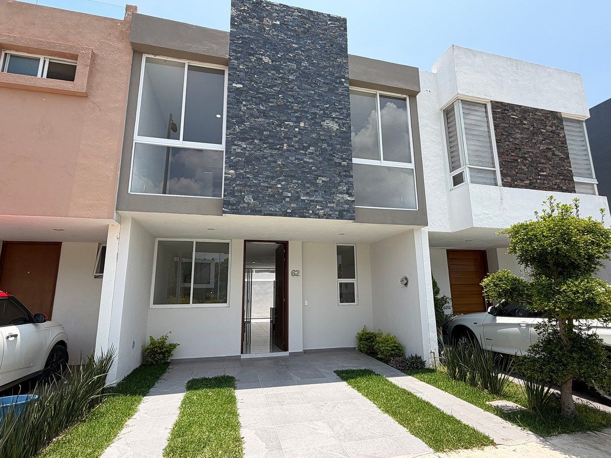 Casa à Venda La Rua Residencial, foto 1 de 25