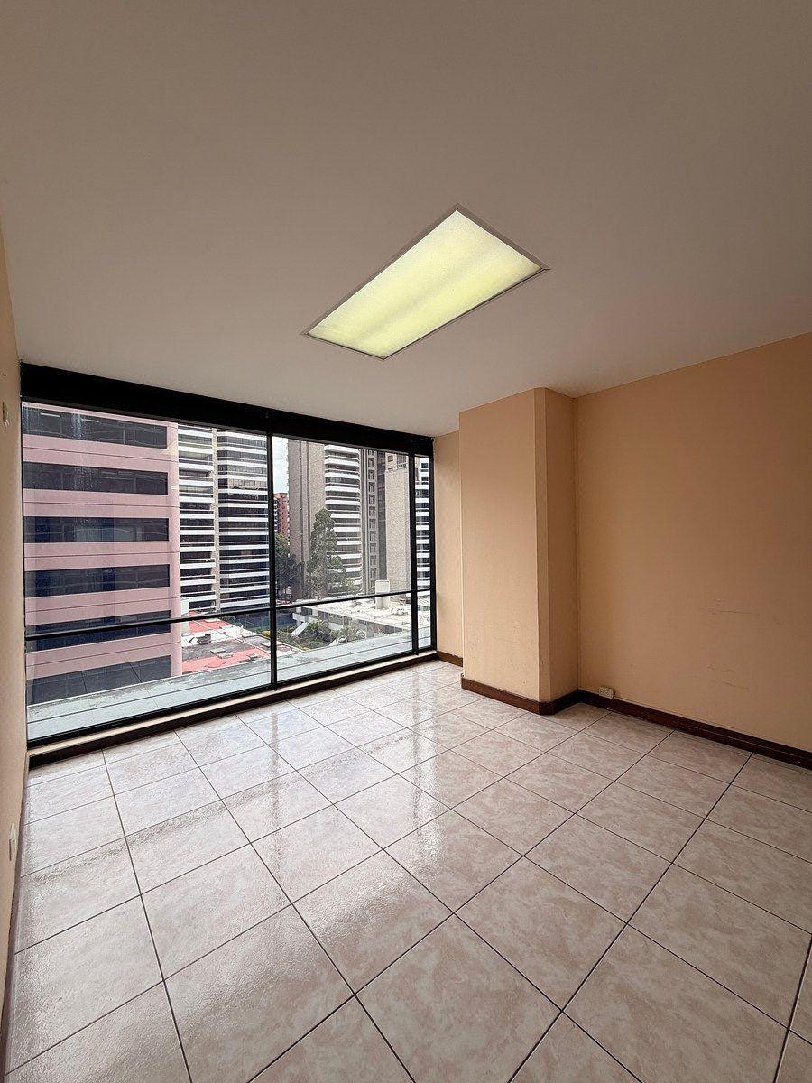 Oficina en Venta o Renta I Design Center, zona 10 - Miniatura 3