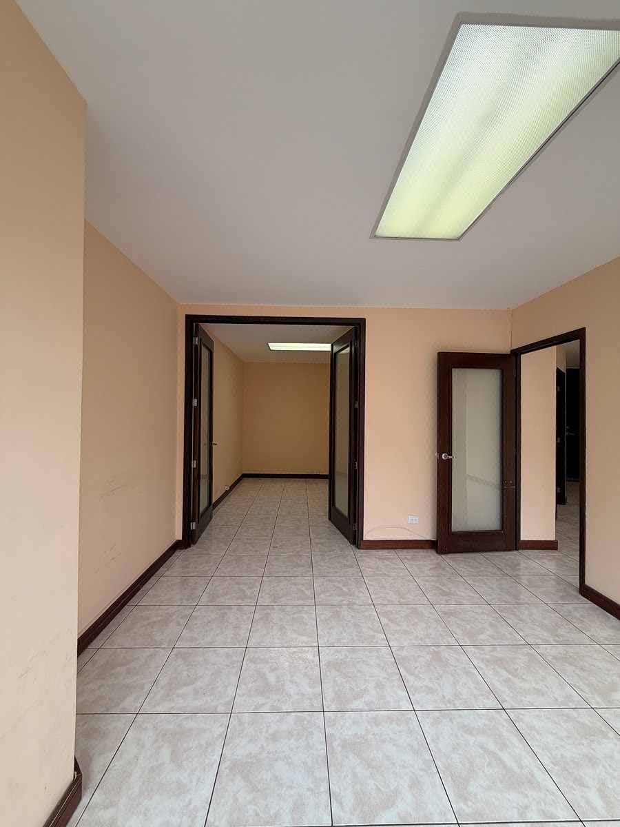 Oficina en Venta o Renta I Design Center, zona 10 - Miniatura 4