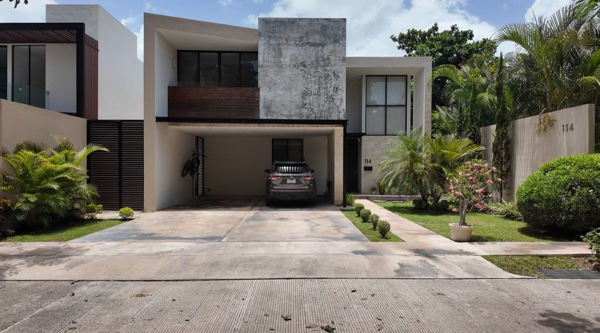 HOUSE IN A PRIVATE AREA IN CONKAL ON THE CORNER, LOCATED NEXT TO THE 7-A-SIDE FOOTBALL FIELD, photo 1 of 13
