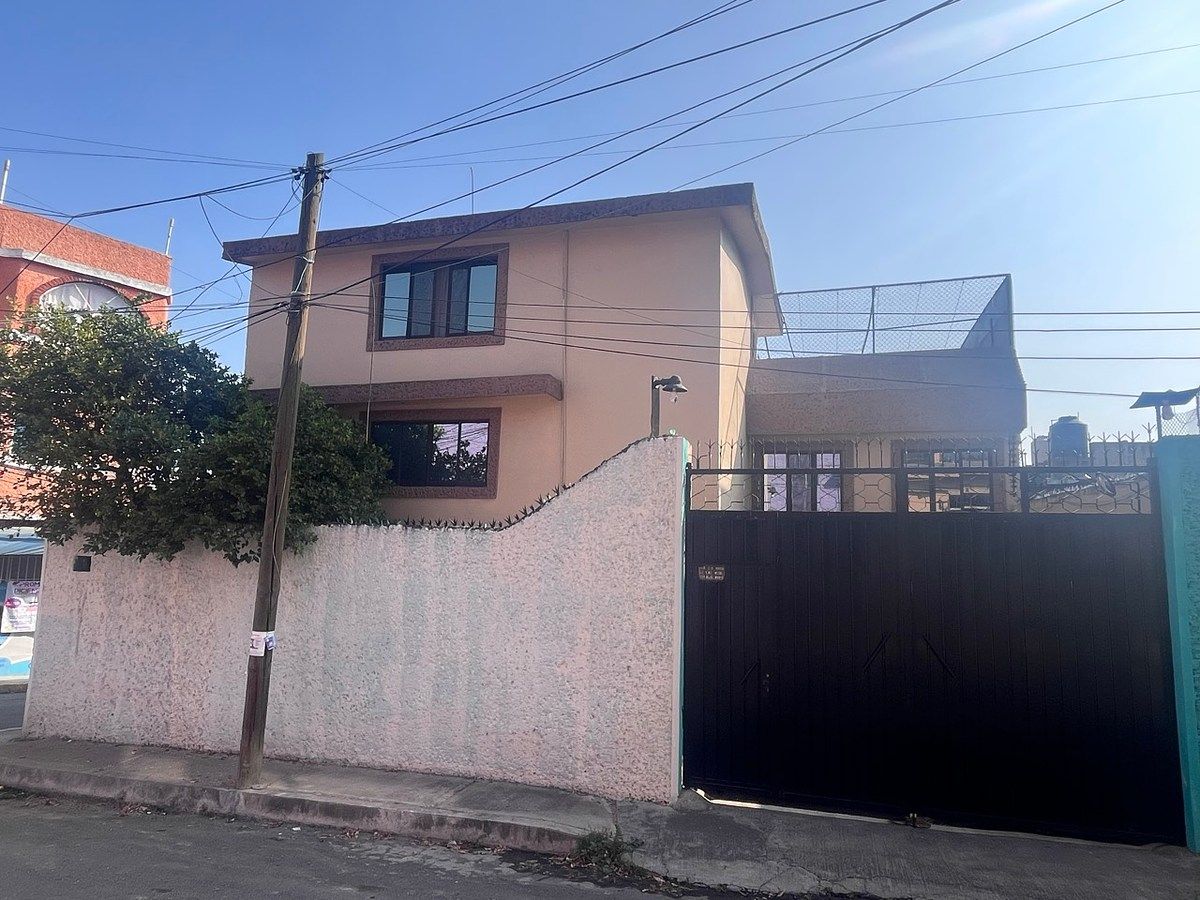 Fachada, foto 1 de 26