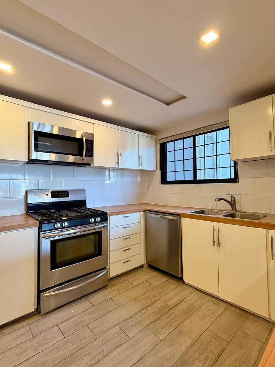 APARTMENT FOR RENT, photo 1 of 13