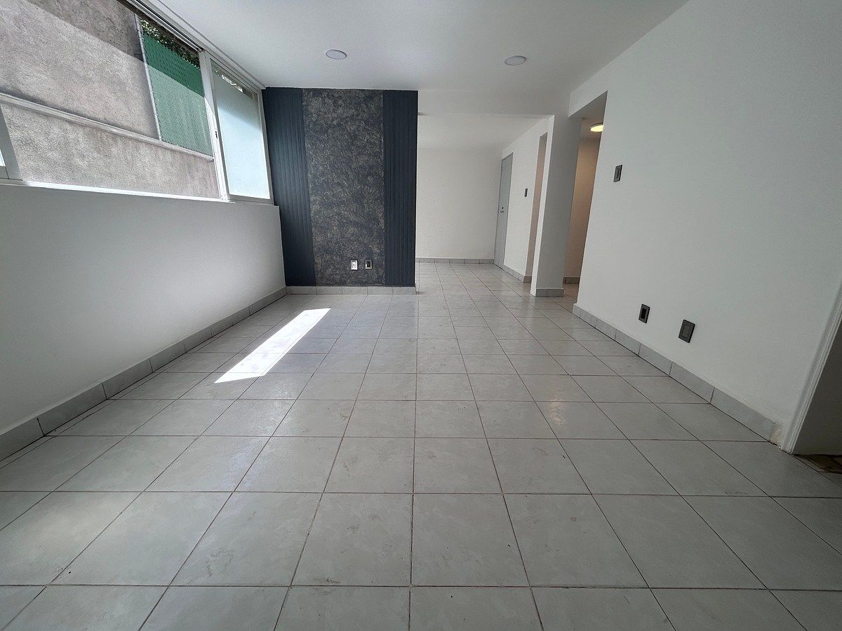 Coyoacán:  Planta Baja, Remodelado, con estudio y bodega, cerca de todo., foto 1 de 16