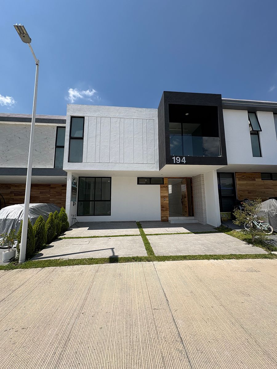 HOUSE FOR SALE IN VALLE IMPERIAL WITHIN THE MAPLE GATED COMMUNITY, photo 1 of 37