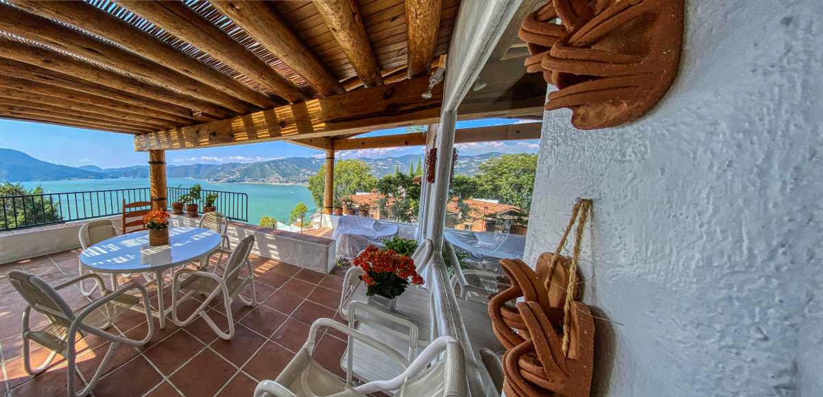 Fantástica Residencia  con imponente vista al lago, foto 1 de 11