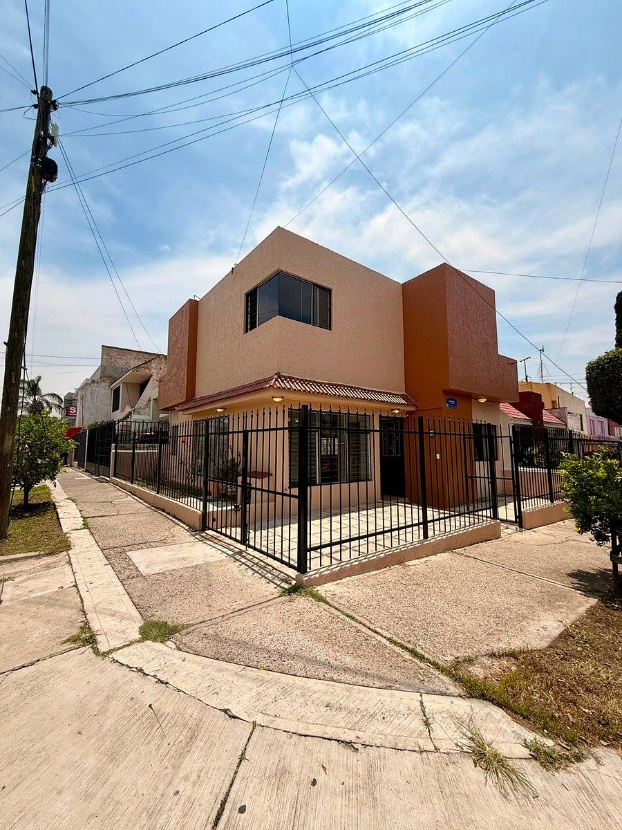 Casa en Venta en Lomas de Zapopan - Ferrol 388, foto 1 de 14