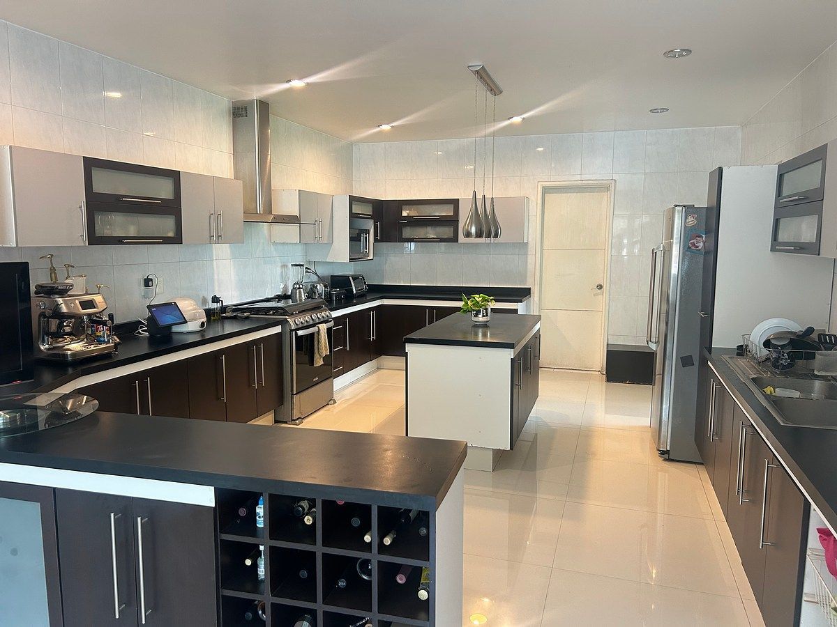 HERMOSA CASA MUY AMPLIA Y GDE! / RINCONADA ALAMOS/ sobre Bvd Alamos, foto 1 de 28