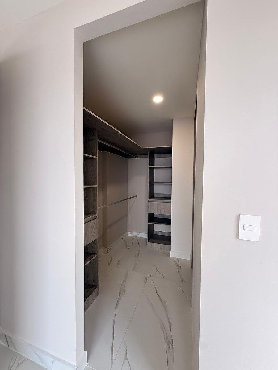 Vestidor recamara principal, photo 7 of 20