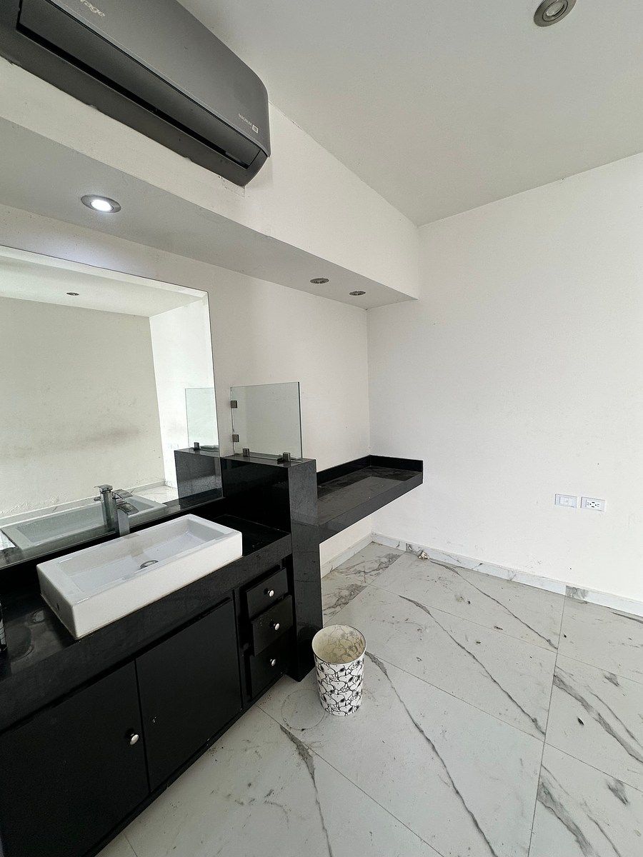 Recamara en planta baja con baño completo, photo 10 of 27