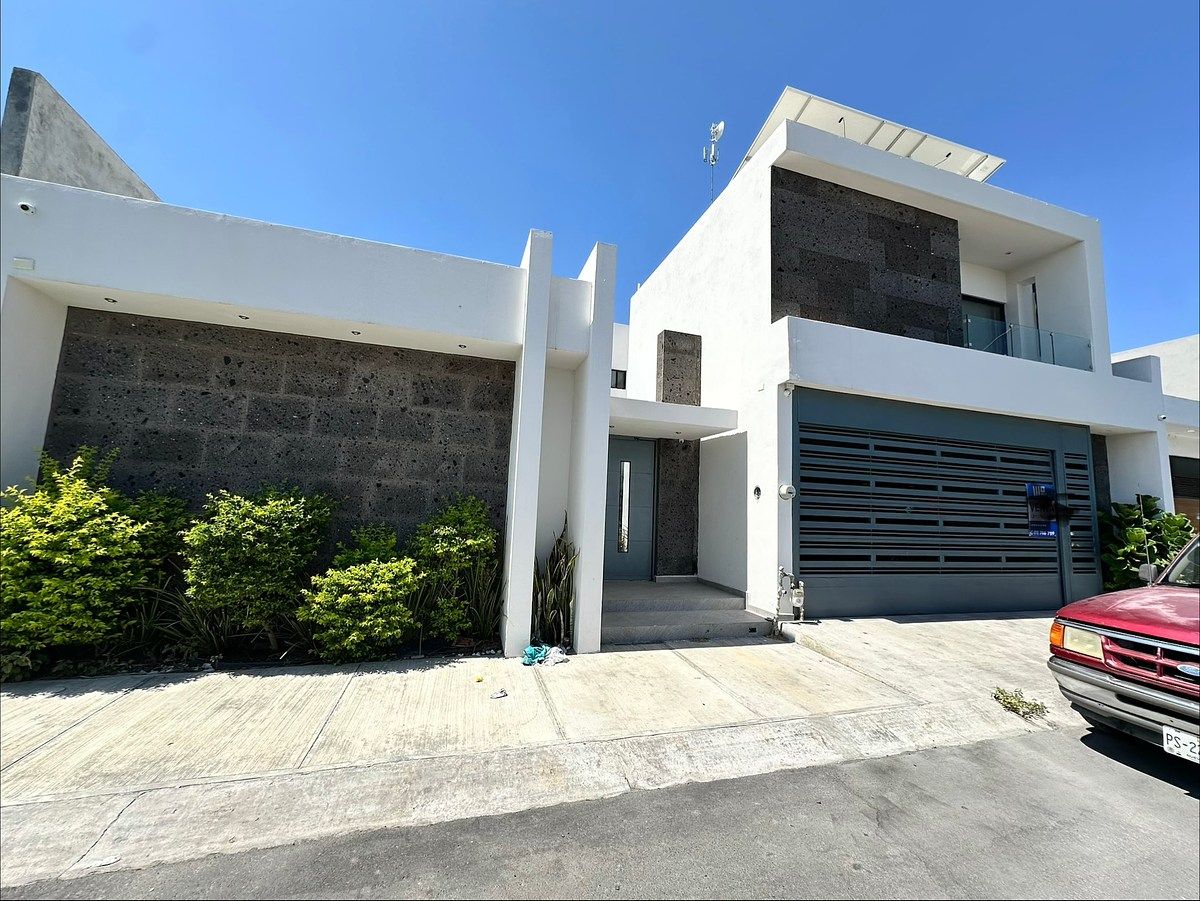 Fachada de la casa, photo 1 of 27