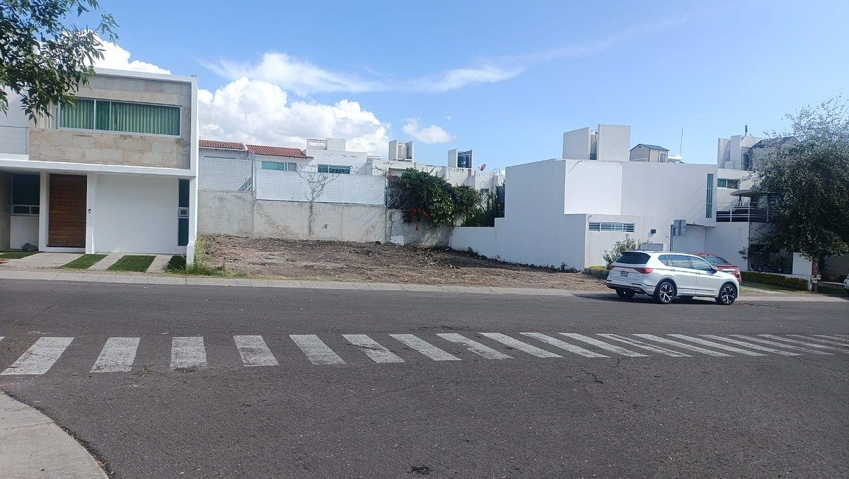 Terreno habitacional enfrente de Parque en El Refugio, foto 1 de 5