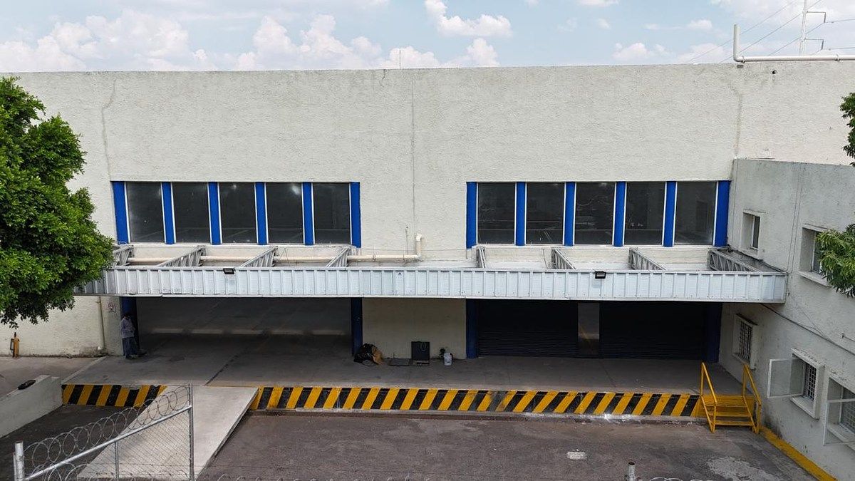 Armazém Comercial no Parque Industrial, foto 1 de 9