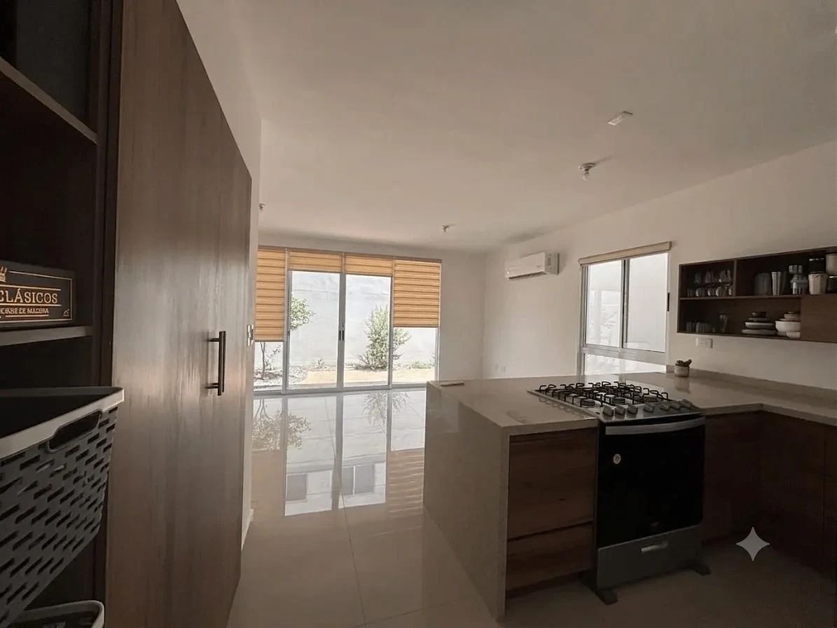 Casa em Residencial Santuario, García, foto 2 de 23