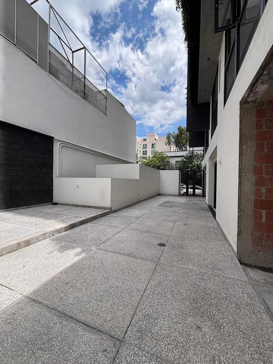 LOCAL PARA ALUGUEL NA COLONIA ROMA COM TERRAÇO AO AR LIVRE, foto 1 de 2