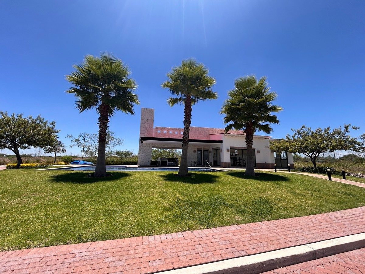 Flat land of 212 m² with premium amenities | Cd. Maderas Sur 2, photo 1 of 13