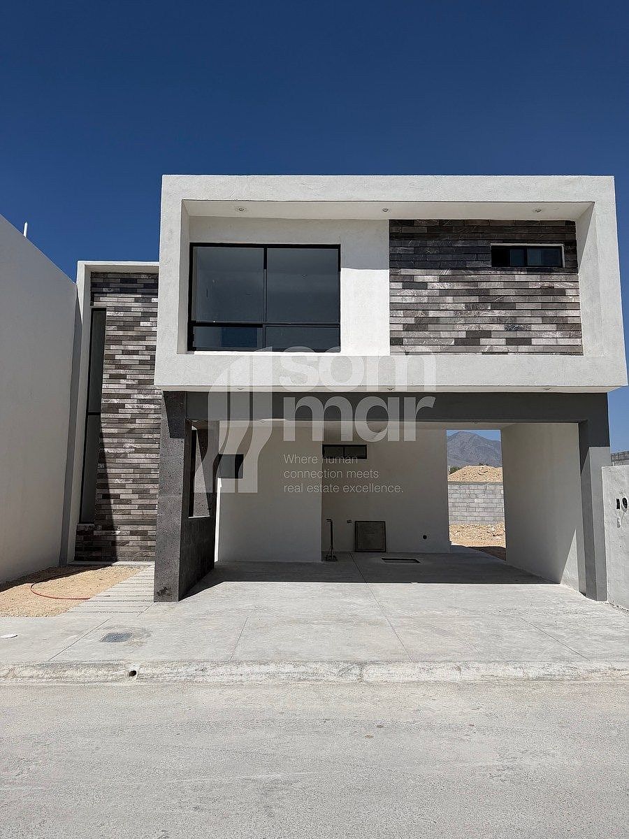 Casa en venta – en Arteaga, con habitación en planta baja.