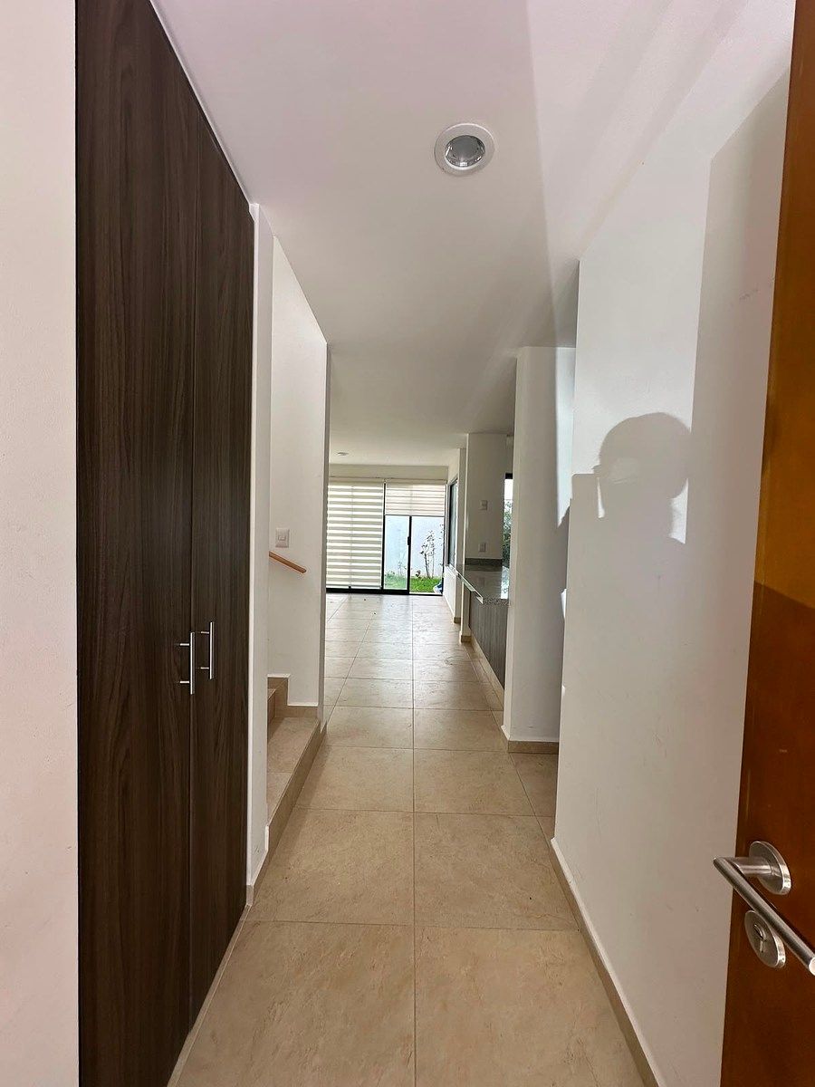 LINDA CASA COM JARDIM EM ZAKIA COND. LENNA, foto 1 de 25