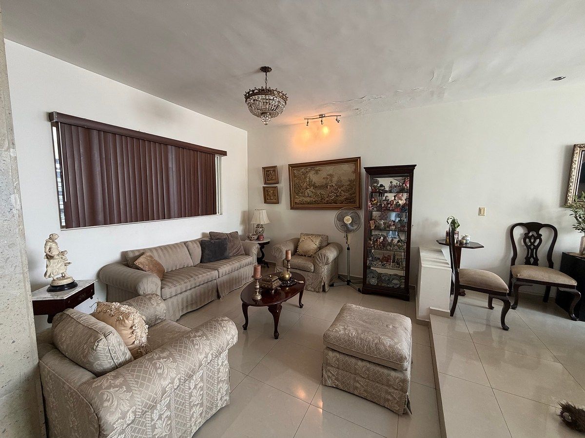 House in Cumbres Elite 8vo Sector, Monterrey, photo 3 of 25