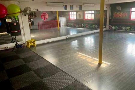 Building with 3 Commercial Premises in Colonia El Álamo in Tlaquepaque