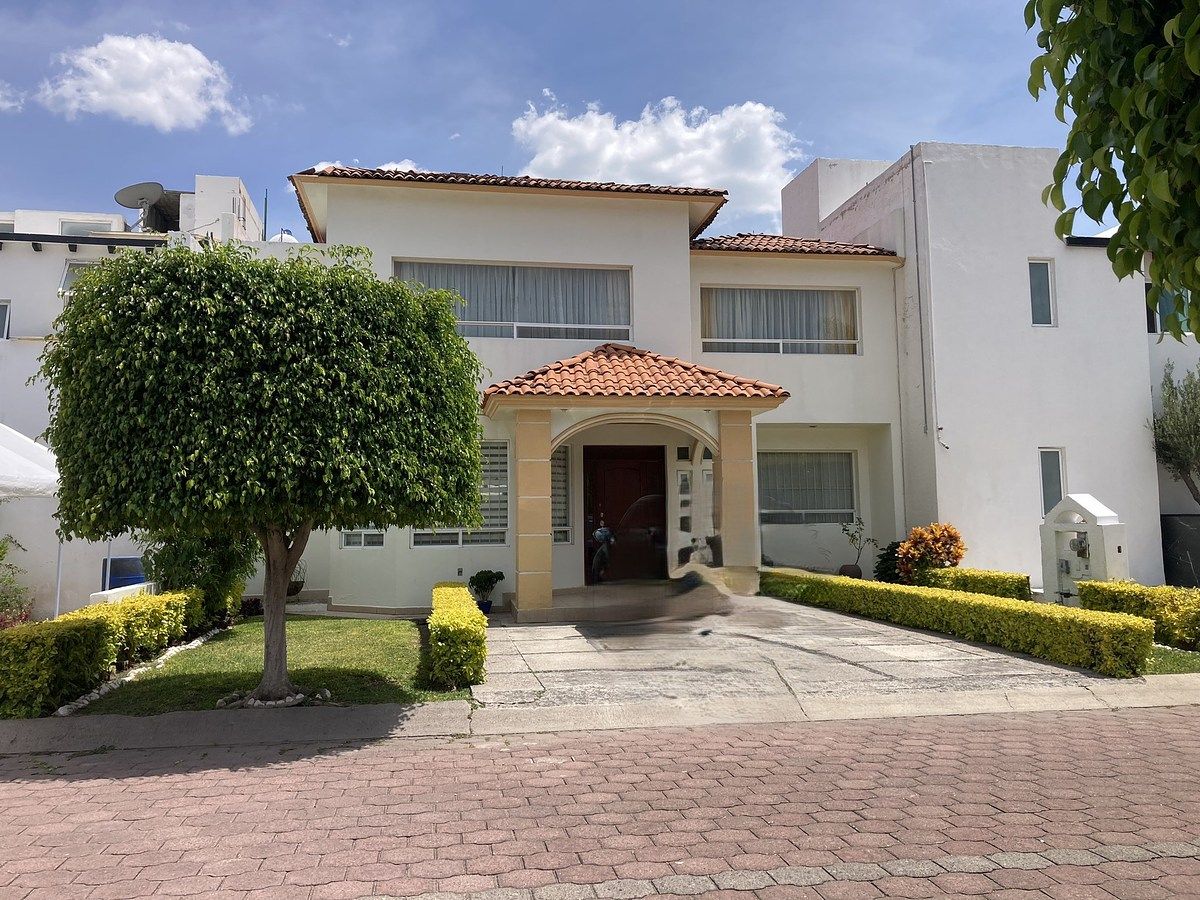 House in Gated Community in Pueblo Nuevo, Corregidora, photo 2 of 32