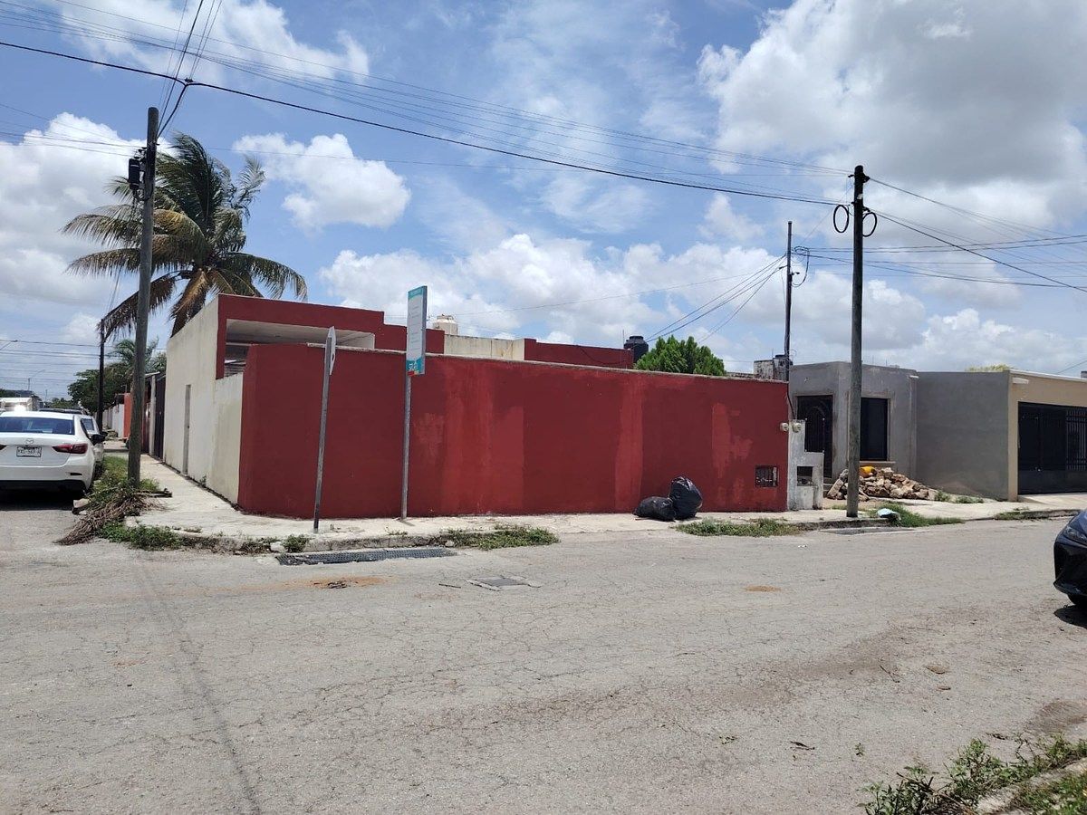 House for sale on the corner in Juan Pablo II, photo 1 of 15