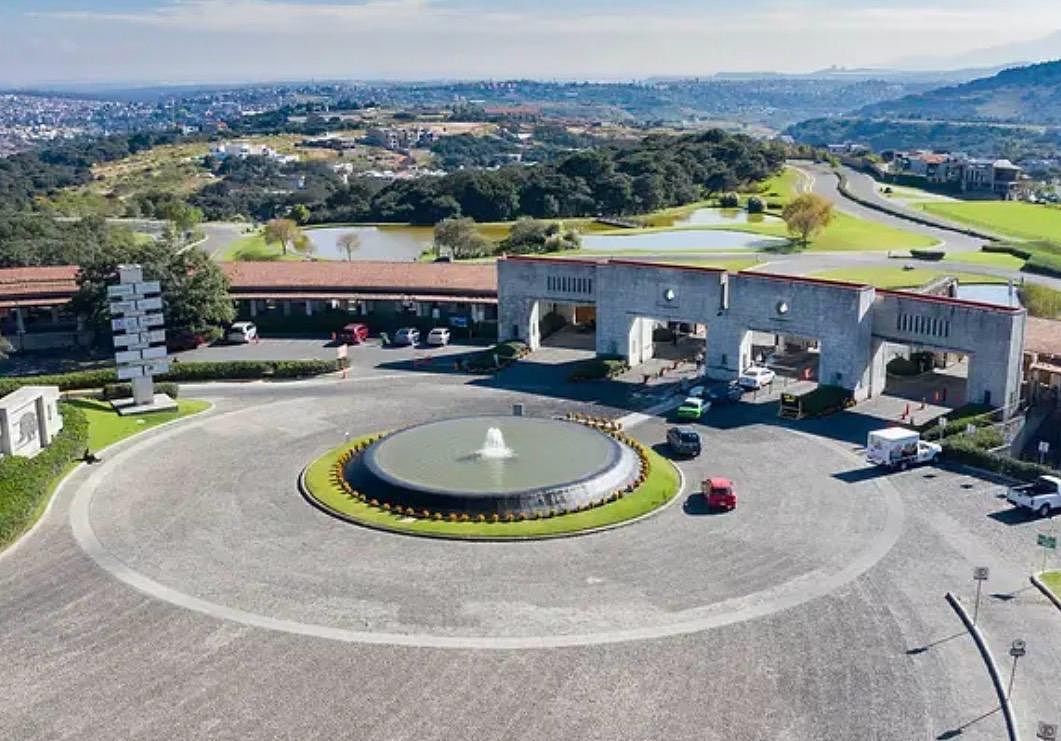 Residência Moderna | Elegância Sutil e Jardim | Rancho San Juan, Zona Esmeralda, foto 1 de 50