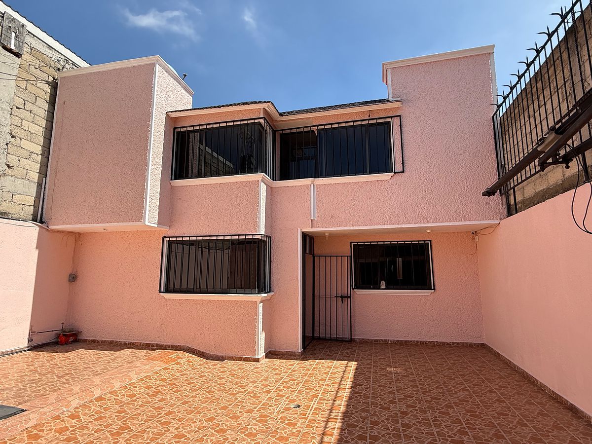 HOUSE FOR SALE IN TOLUCA, photo 1 of 18
