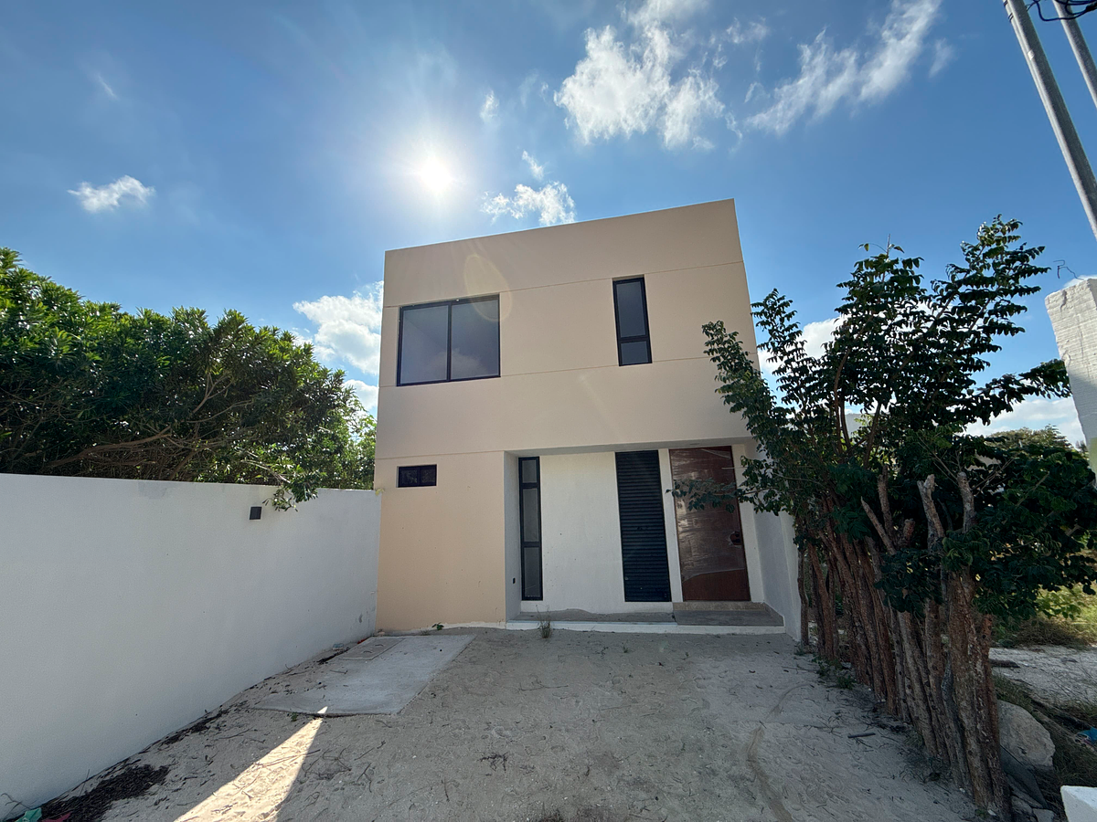 CASA EN VENTA EN CHICXULUB PUERTO, 2DA FILA , CASA DEL MAR , MODELO B - foto 1