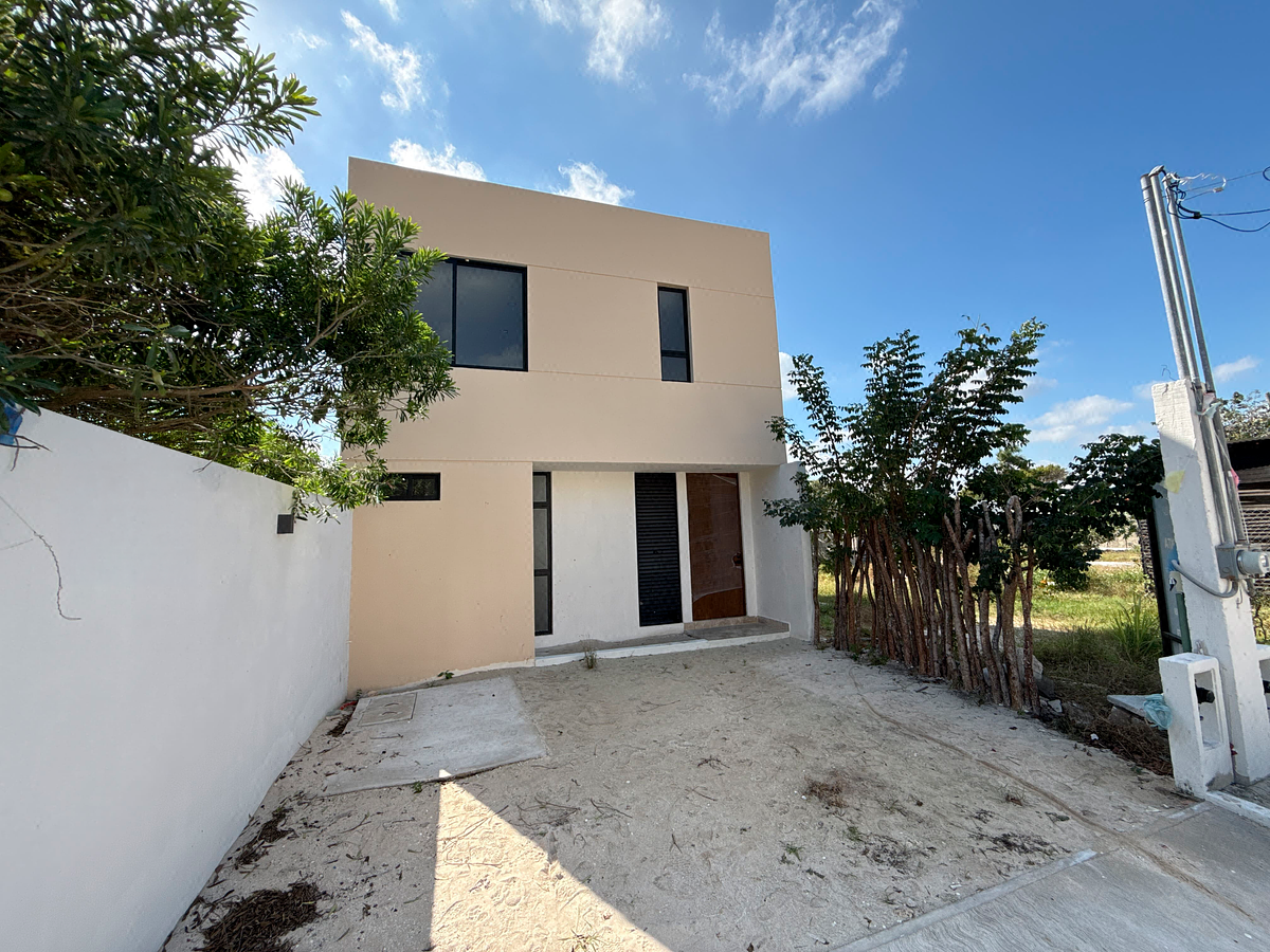 CASA EN VENTA EN CHICXULUB PUERTO, 2DA FILA , CASA DEL MAR , MODELO B - foto 2