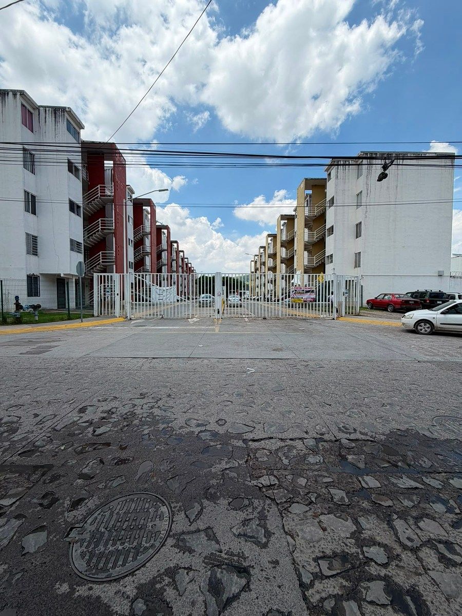 Departamento en Venta en Jardines de Toluquilla | 2 Recámaras, foto 1 de 17